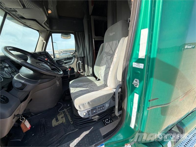 Freightliner Cascadia 125 6x4 T/A Sleeper Truck Tractor Dragbilar