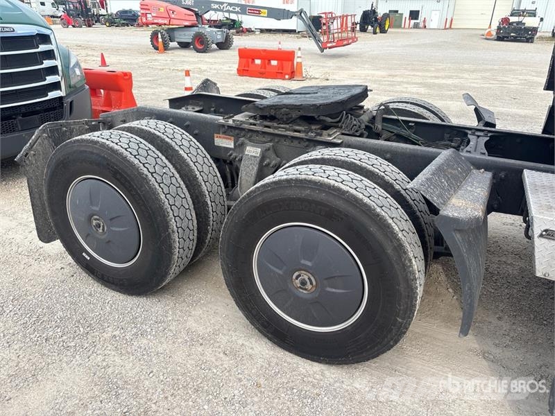 Freightliner Cascadia 126 6x4 T/A Sleeper Truck Tractor Vilcēji