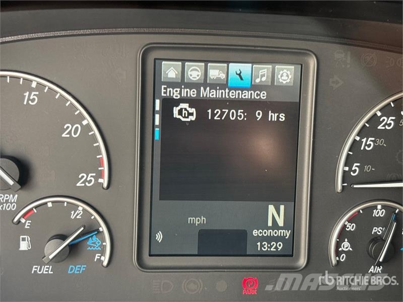 Freightliner Cascadia 126 6x4 T/A Sleeper Truck Tractor Truck Tractor Units