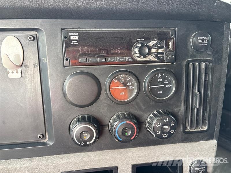 Freightliner Cascadia 126 6x4 T/A Sleeper Truck Tractor Çekiciler