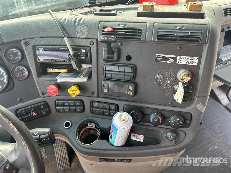 Freightliner Cascadia 125 6x4 T/A Sleeper Truck Tractor Vilcēji