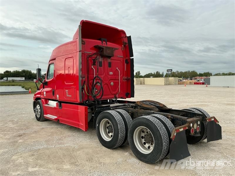 Freightliner Cascadia 125 T/A Sleeper Truck Tractor وحدات الجر