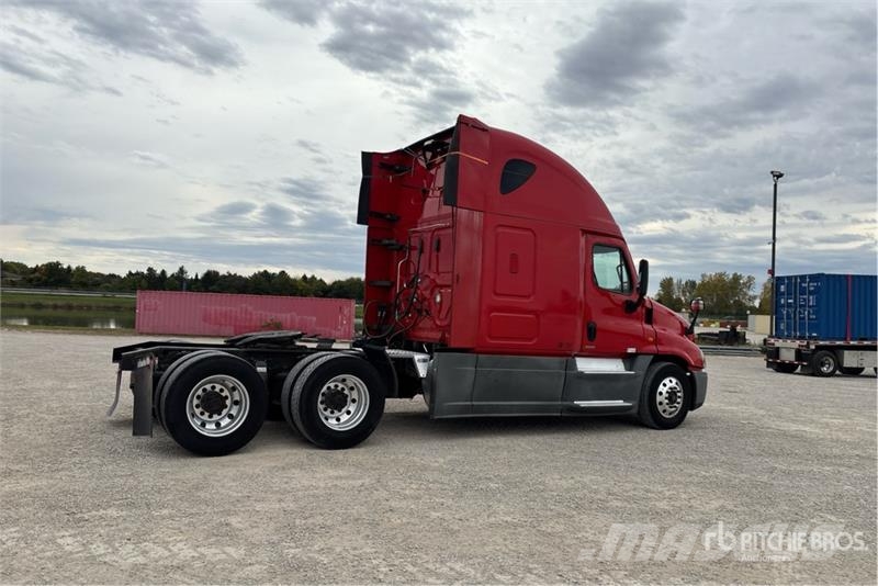 Freightliner Cascadia 125 6x4 T/A Sleeper Truck Tractor Nyergesvontatók