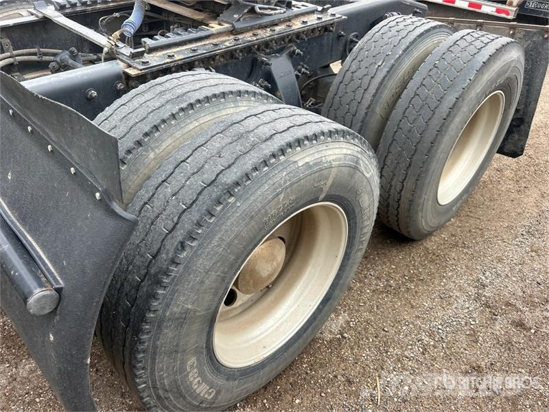 Freightliner Cascadia 125 6x4 T/A Sleeper Truck Tractor (Inoper Trekkers