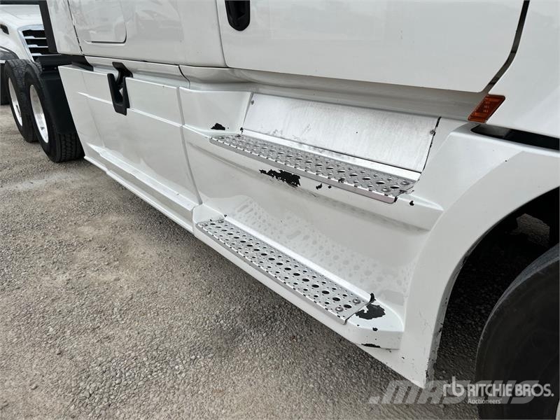 Freightliner Cascadia 126 6x4 Rebuilt Title** T/A Sleeper Truck Trekkers