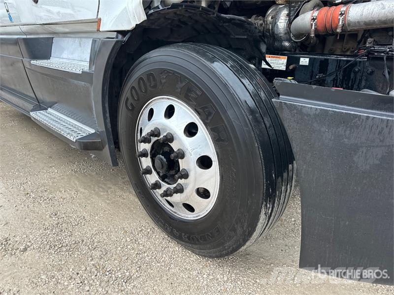 Freightliner Cascadia 126 6x4 T/A Sleeper Truck Tractor Влекачи