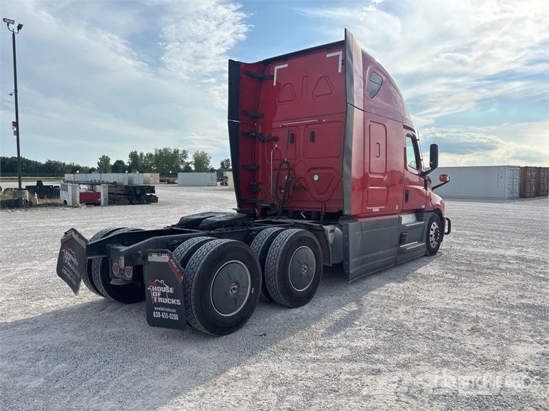 Freightliner Cascadia 126 6x4 T/A Sleeper Truck Tractor Vilcēji