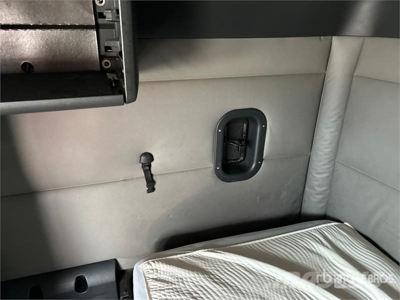 Freightliner Cascadia 126 6x4 Rebuilt Title* T/A Sleeper Truck  Cavalos mecânicos