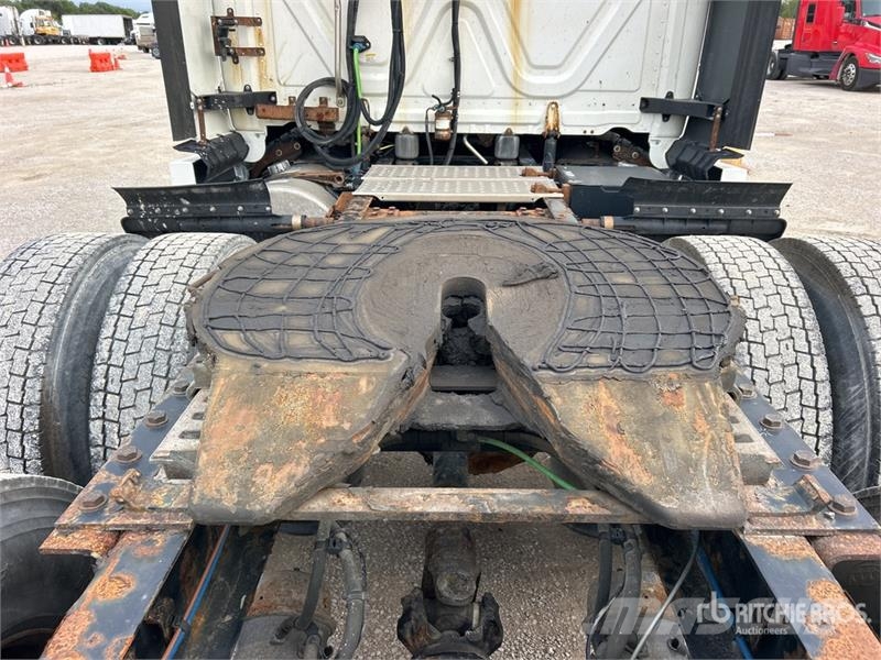 Freightliner Cascadia 126 6x4 T/A Sleeper Truck Tractor Тягачі