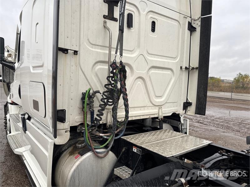 Freightliner Cascadia 126 6x4 T/A Sleeper Truck Tractor Sattelzugmaschinen