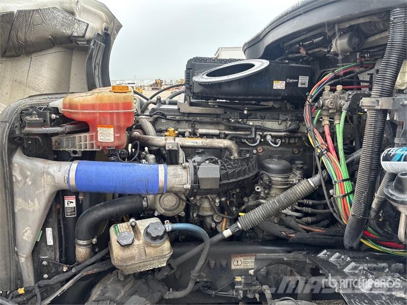 Freightliner Cascadia 126 6x4 T/A Sleeper Truck Tractor Влекачи