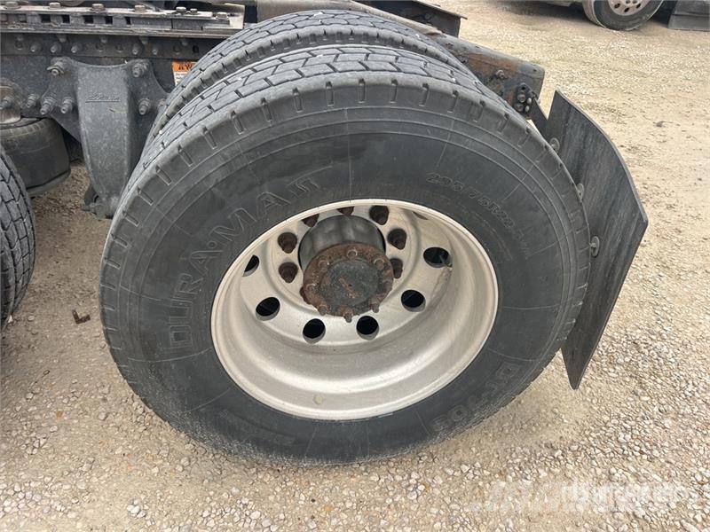 Freightliner Cascadia 125 6x4 T/A Sleeper Truck Tractor Тягачі