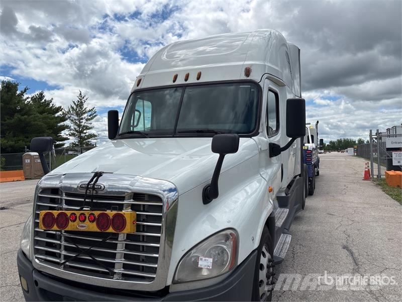 Freightliner Cascadia 125 6x4 T/A Sleeper Truck Tractor Tractor Units