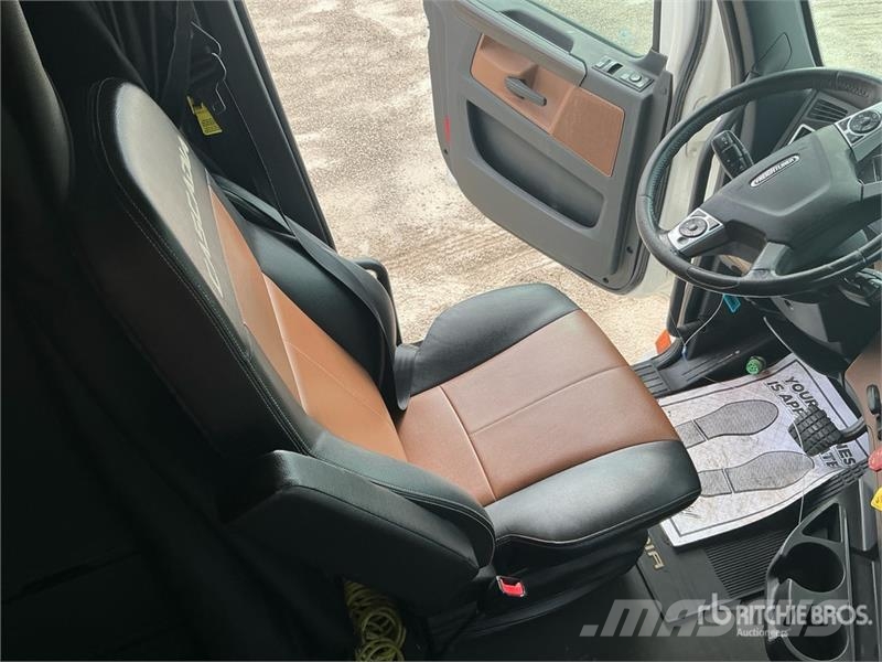 Freightliner Cascadia 126 6x4 T/A Sleeper Truck Tractor Prime Movers