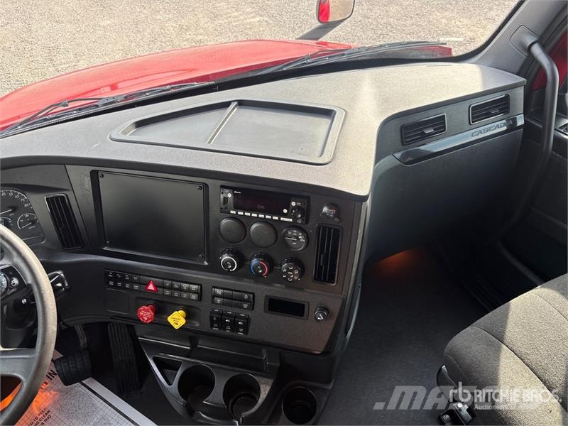 Freightliner Cascadia 126 6x4 T/A Sleeper Truck Tractor Truck Tractor Units