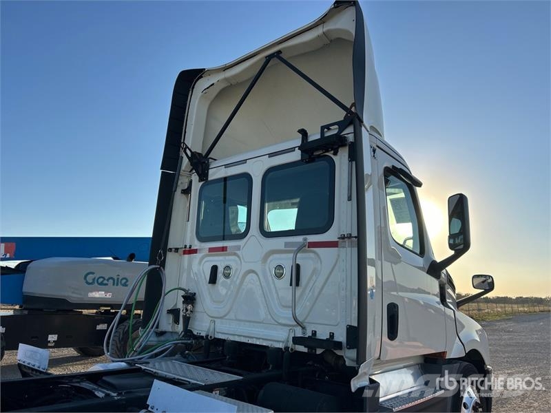 Freightliner Cascadia 126 وحدات الجر
