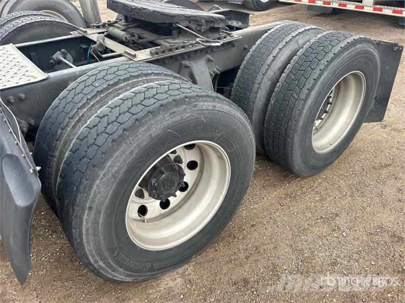 Freightliner Cascadia 125 6x4 T/A Sleeper Truck Tractor Sattelzugmaschinen