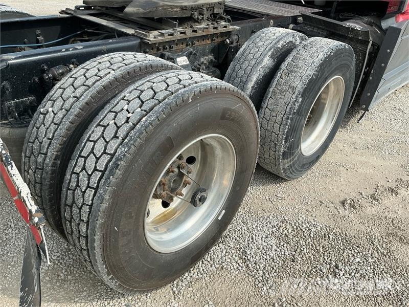 Freightliner Cascadia 126 6x4 T/A Sleeper Truck Tractor Sattelzugmaschinen