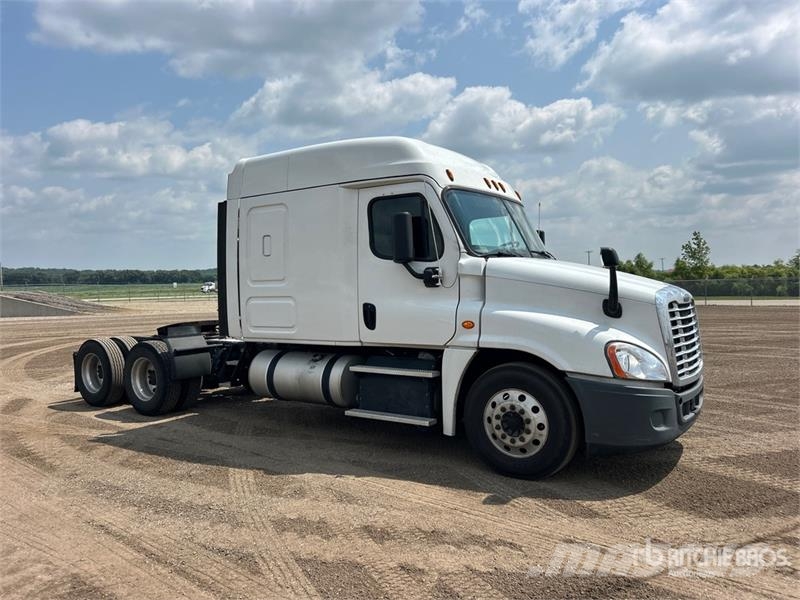 Freightliner Cascadia 125 6x4 T/A Sleeper Truck Tractor Tractor Units