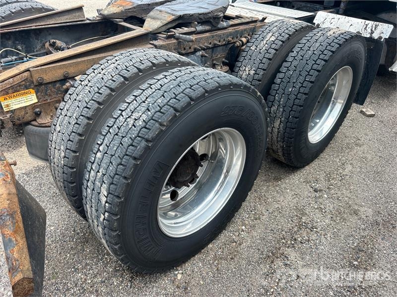 Freightliner Cascadia 125 6x4 T/A Sleeper Truck Tractor (Glider Tractor Units