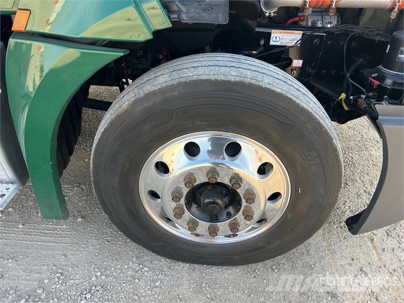 Freightliner Cascadia 126 Truck Tractor Units