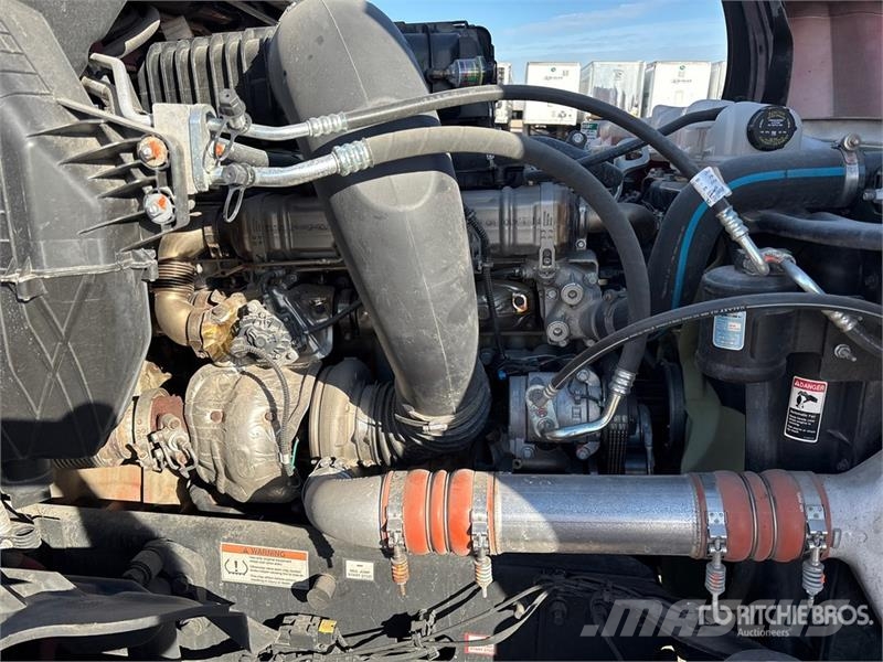 Freightliner Cascadia 126 6x4 T/A Sleeper Truck Tractor Vilcēji