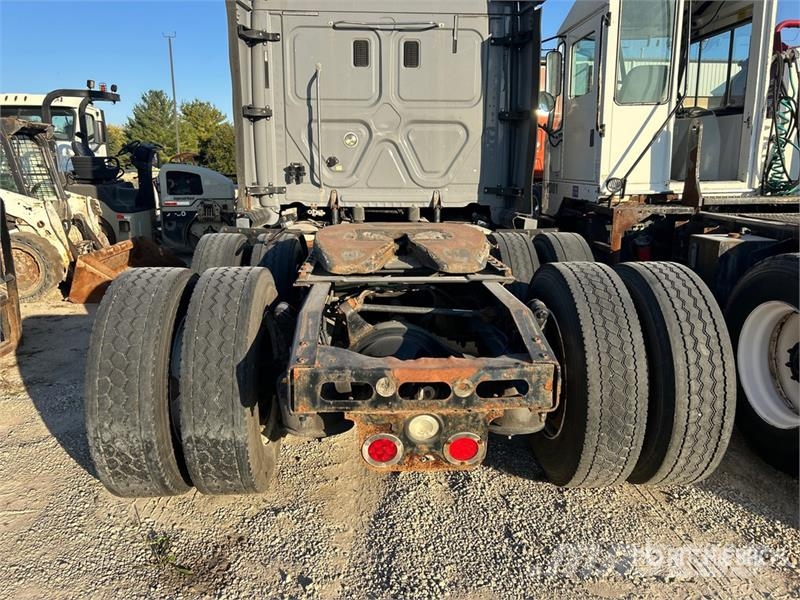 Freightliner Cascadia 125 6x4 T/A Sleeper Truck Tractor Autotractoare