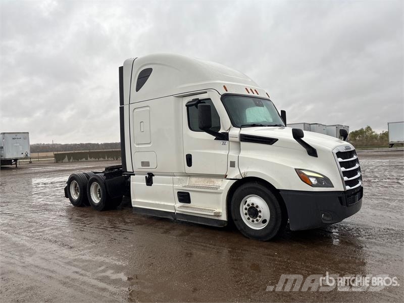 Freightliner Cascadia 126 6x4 T/A Sleeper Truck Tractor Sattelzugmaschinen