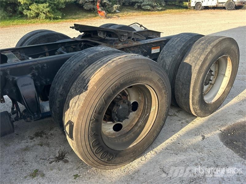 Freightliner Cascadia 125 6x4 T/A Sleeper Truck Tractor Vilcēji
