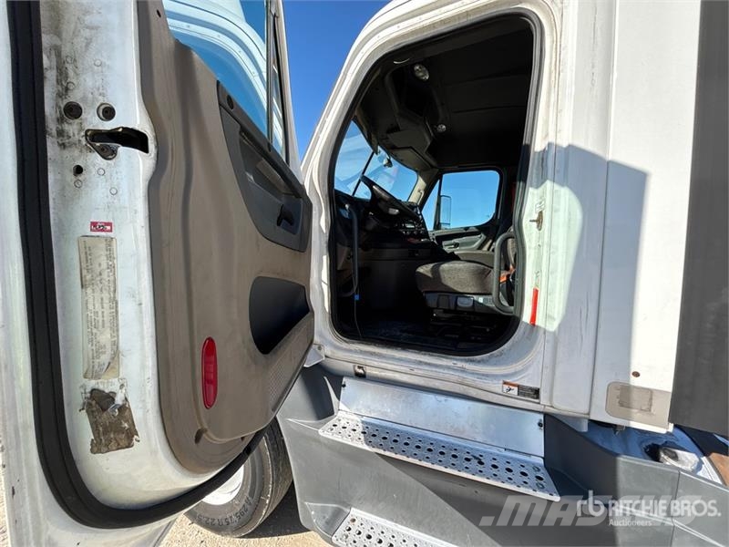 Freightliner Cascadia 125 وحدات الجر