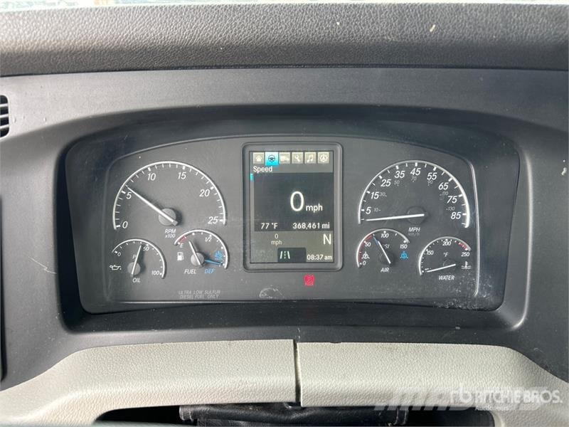 Freightliner Cascadia 126 6x4 Rebuilt Title* T/A Sleeper Truck  Cavalos mecânicos