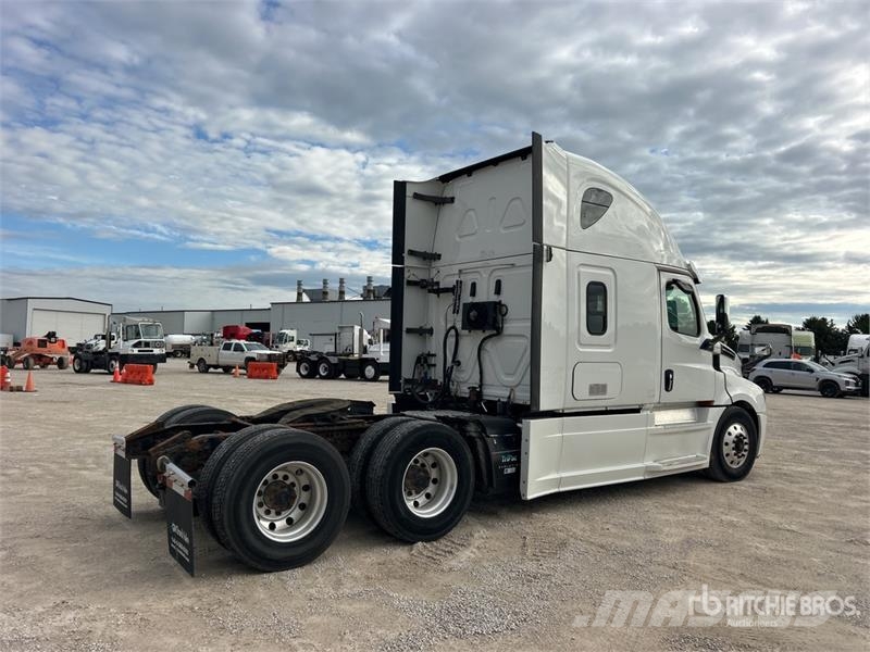 Freightliner Cascadia 126 6x4 T/A Sleeper Truck Tractor Tractores (camiões)