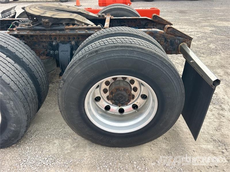 Freightliner Cascadia 126 6x4 T/A Sleeper Truck Tractor Tractores (camiões)
