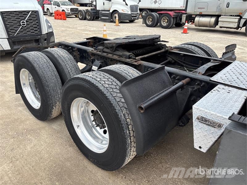 Freightliner Cascadia 125 6x4 T/A Sleeper Truck Tractor Nyergesvontatók