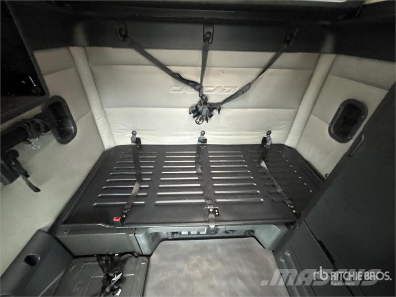 Freightliner Cascadia 126 6x4 T/A Sleeper Truck Tractor Dragbilar