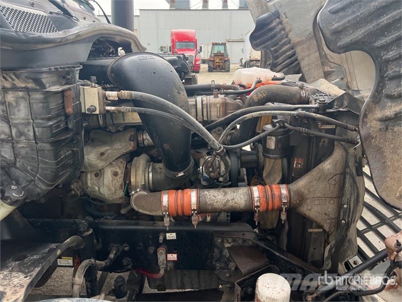 Freightliner Cascadia 125 6x4 T/A Sleeper Truck Tractor Tractor Units