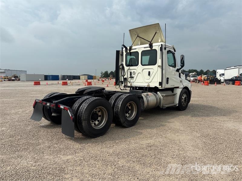 Freightliner Cascadia 126 Vetopöytäautot