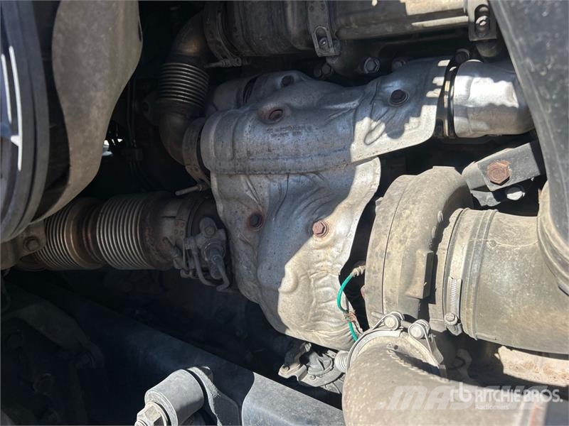 Freightliner Cascadia 125 6x4 T/A Sleeper Truck Tractor Tractor Units