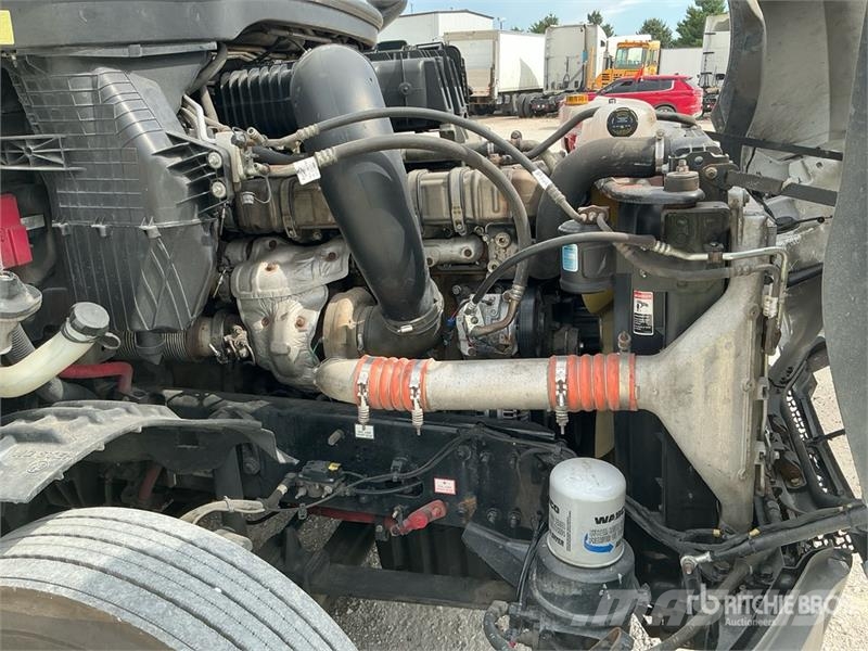 Freightliner Cascadia 126 6x4 T/A Sleeper Truck Tractor Sattelzugmaschinen
