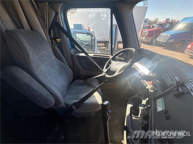 Freightliner Cascadia 125 6x4 T/A Sleeper Truck Tractor (Inoper Vlačilci