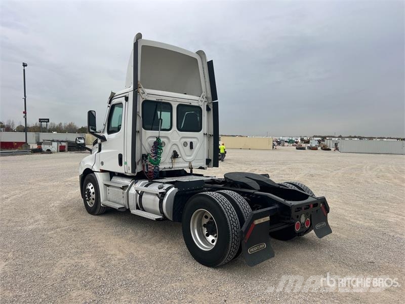 Freightliner Cascadia 126 Тягачі