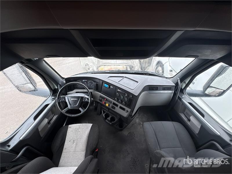 Freightliner Cascadia 126 6x4 T/A Sleeper Truck Tractor Tractor Units