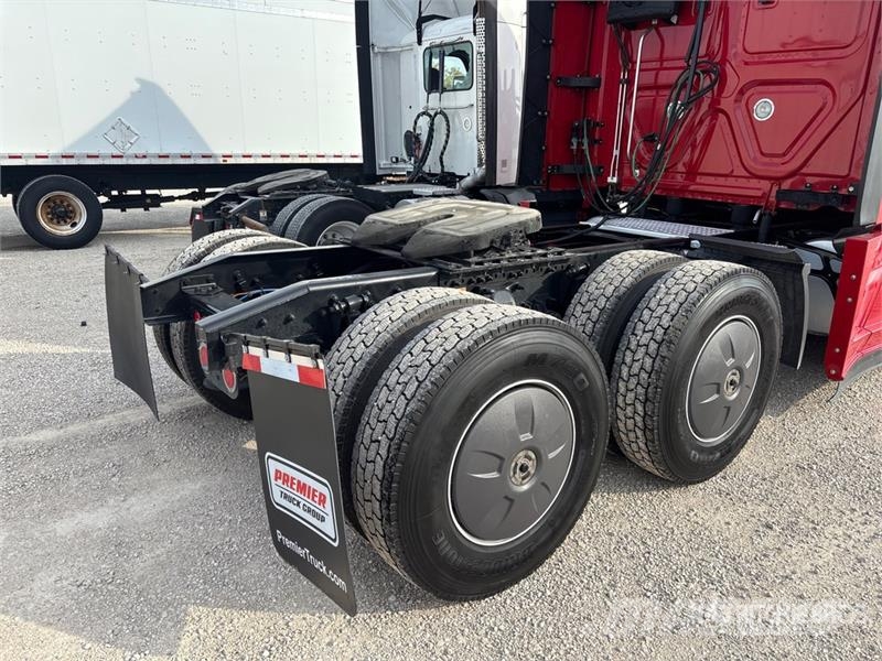 Freightliner Cascadia 126 6x4 T/A Sleeper Truck Tractor Truck Tractor Units