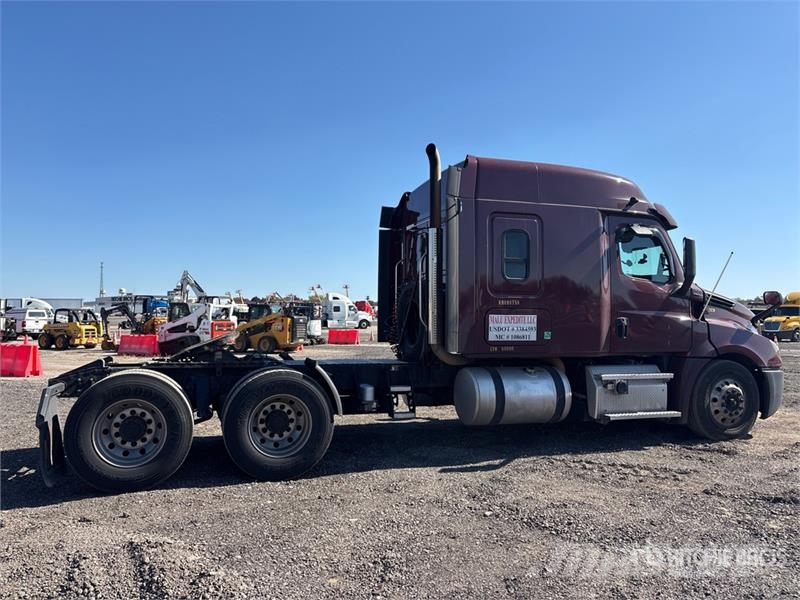 Freightliner Cascadia 126 6x4 T/A Sleeper Truck Tractor Autotractoare