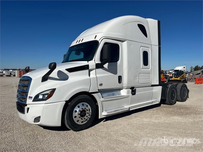 Freightliner Cascadia 126 6x4 T/A Sleeper Truck Tractor Tractor Units