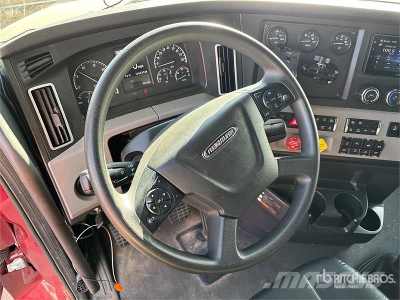 Freightliner Cascadia 126 6x4 T/A Sleeper Truck Tractor Vilcēji