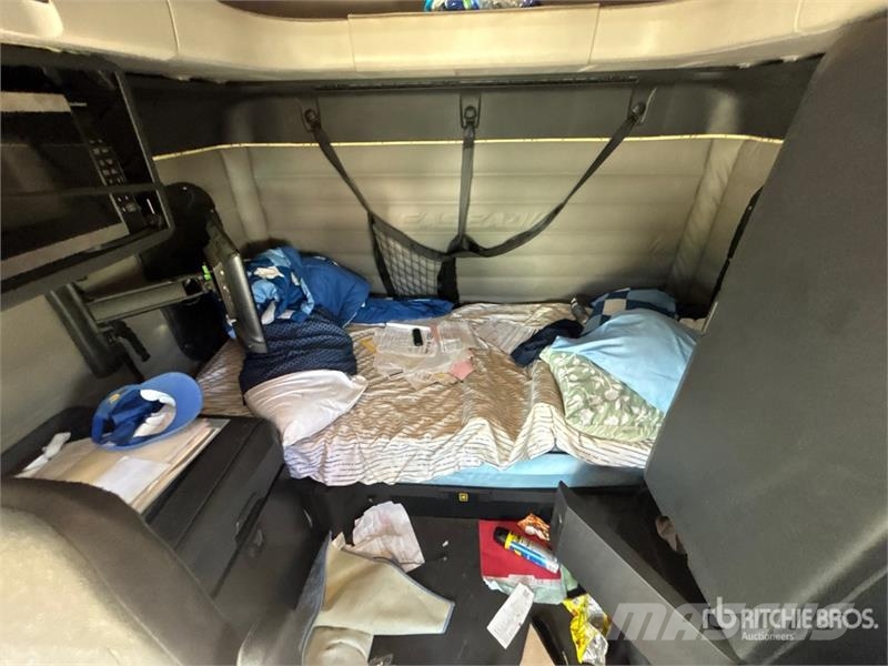 Freightliner Cascadia 126 6x4 T/A Sleeper Truck Tractor Motrici e Trattori Stradali