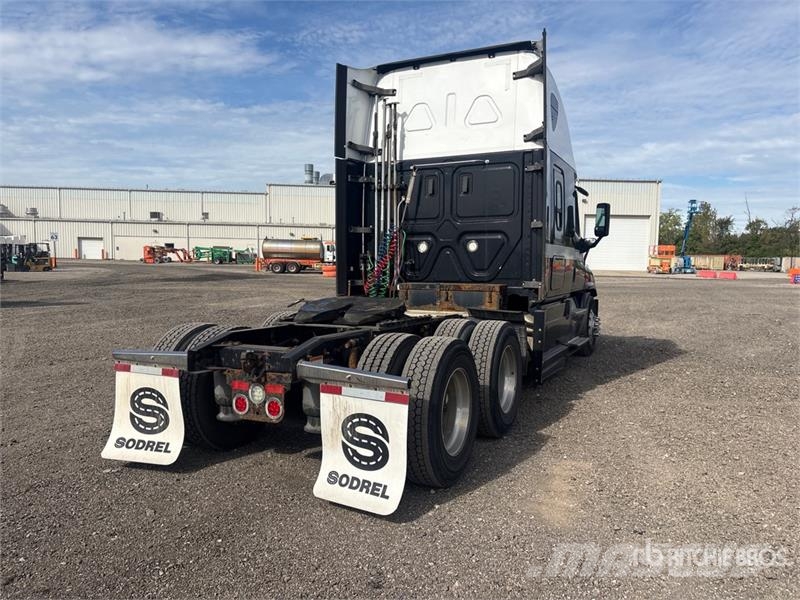 Freightliner Cascadia 125 6x4 T/A Sleeper Truck Tractor Влекачи
