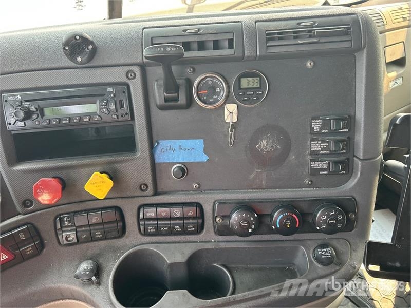 Freightliner Cascadia 125 6x4 T/A Sleeper Truck Tractor (Glider Tractor Units