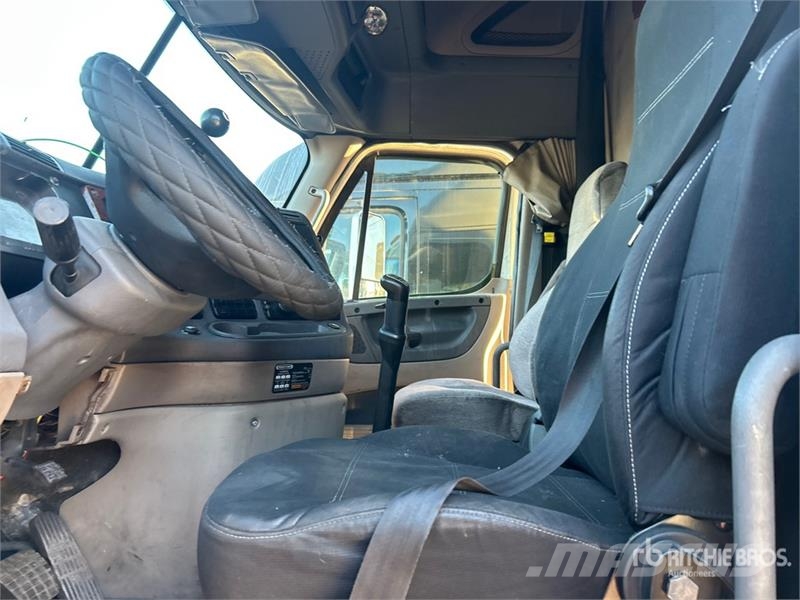 Freightliner Cascadia 125 6x4 T/A Sleeper Truck Tractor Autotractoare
